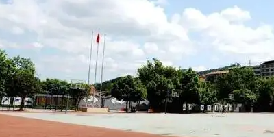 <b> 達州市通川區電腦技術專修學校</b>